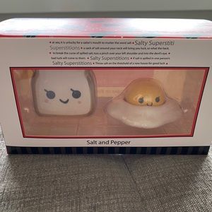 Toast and egg shaker set